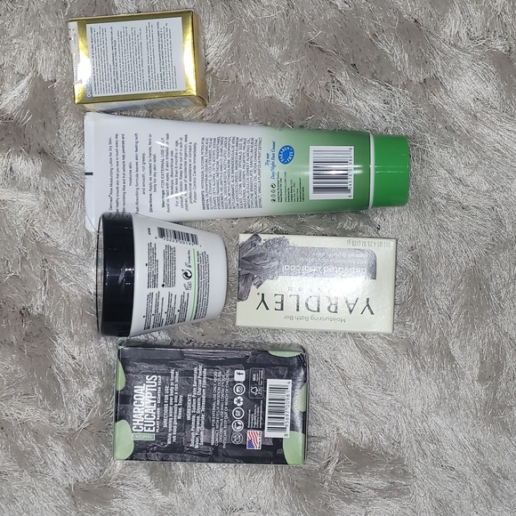 Mix of 5 Items for Women and bath - Picture 7 of 7